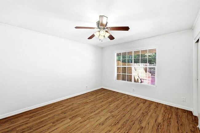 Building Photo - 8204 Exmoor Dr