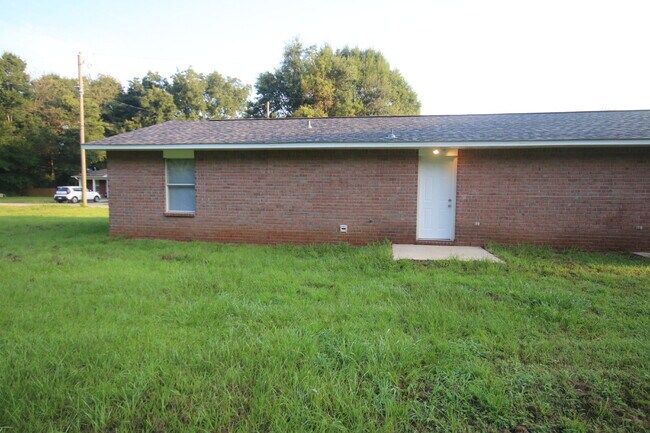 Building Photo - 3BR, 2BA Duplex in NW Pensacola – Convenie...