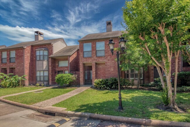 Building Photo - 7447 Cambridge St