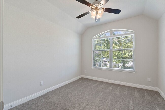 Building Photo - 2811 Ridgecliff Ct