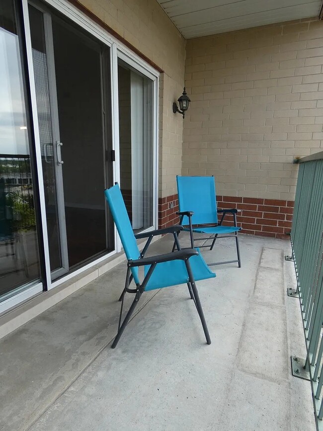 Building Photo - 7400 Lincoln Ave