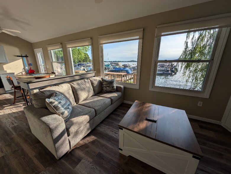 Building Photo - 503 Wilmot Ave