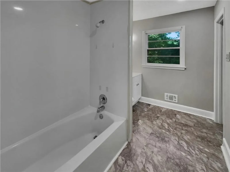 Building Photo - 2559 Clifton Springs Manor