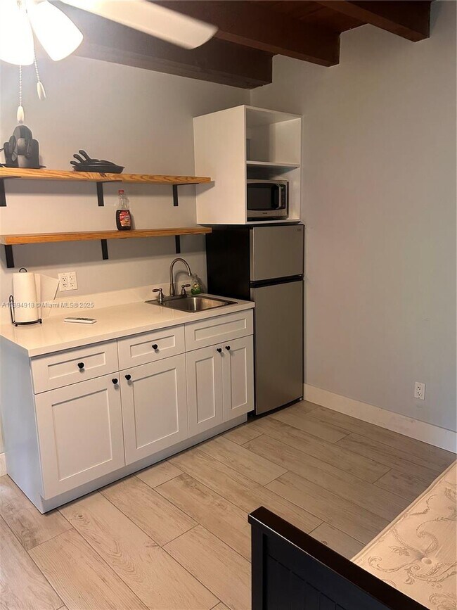 Building Photo - 6431 SW 64th Ct