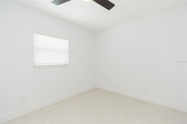 Building Photo - 118 W Sligh Ave