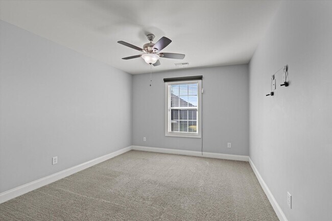 Building Photo - Immaculate 4 Bedroom Home Between Athens a...