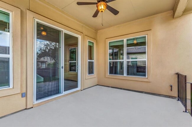 Building Photo - 6716 Vitruvius Dr