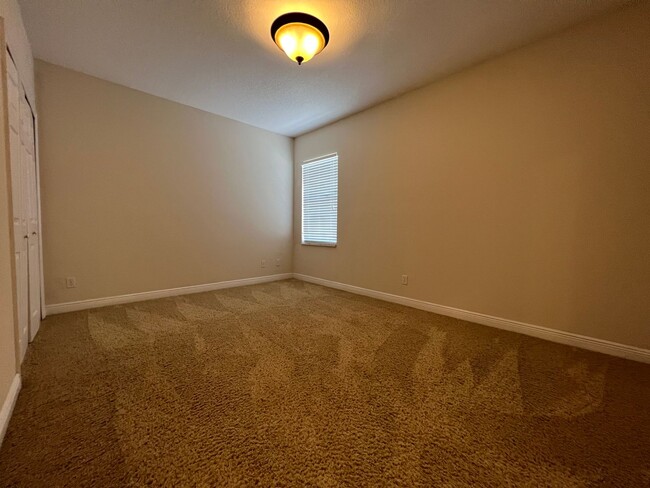 Building Photo - Beautiful 5 Bed 4 Bath Pool Home in the gu...