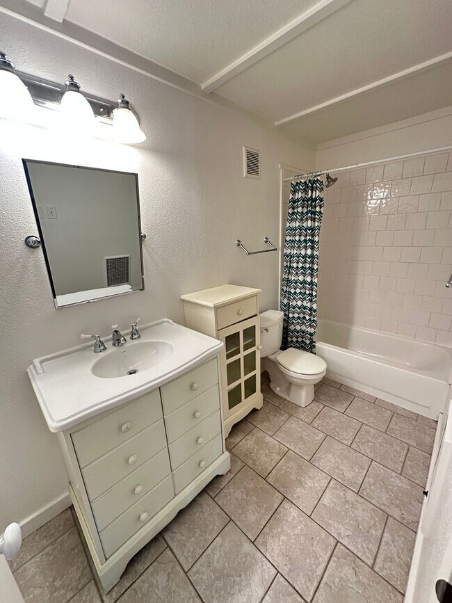 Building Photo - 1 Bed 1 Bath Condo In Walnut Creek