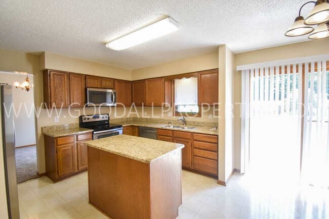 Building Photo - 3 Bedroom West Des Moines Home for Rent