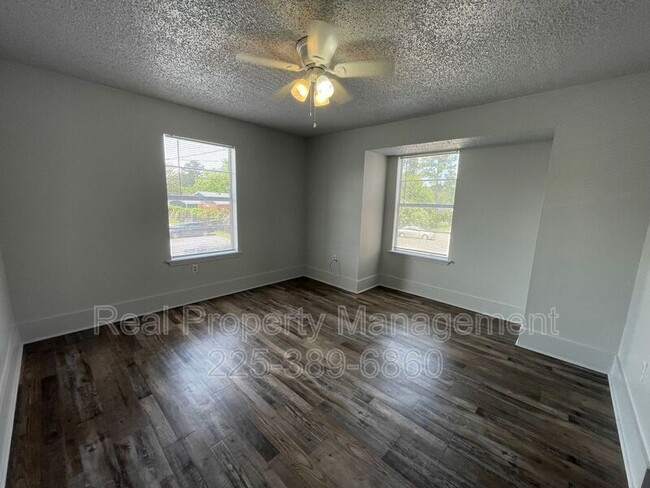 Building Photo - 1005 Shilo St