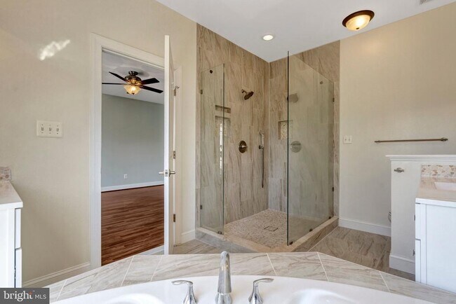 Building Photo - 6830 Hartzell Hill Ln