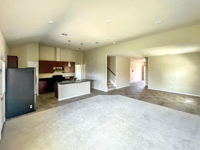 Building Photo - 8729 Heliotrope Ln