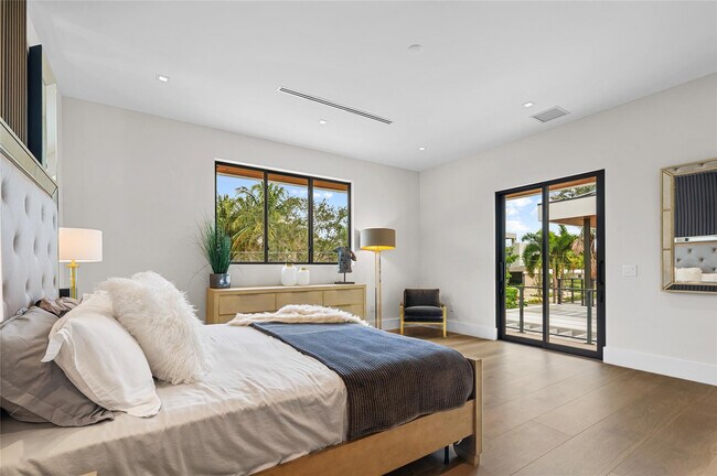 Building Photo - 1957 Harbourview Dr