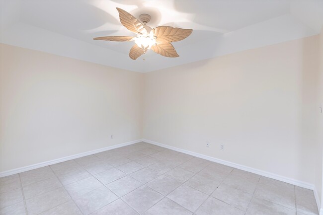 Building Photo - 6750 Lone Oak Blvd