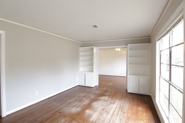 Building Photo - 6915 Edgemoor Dr