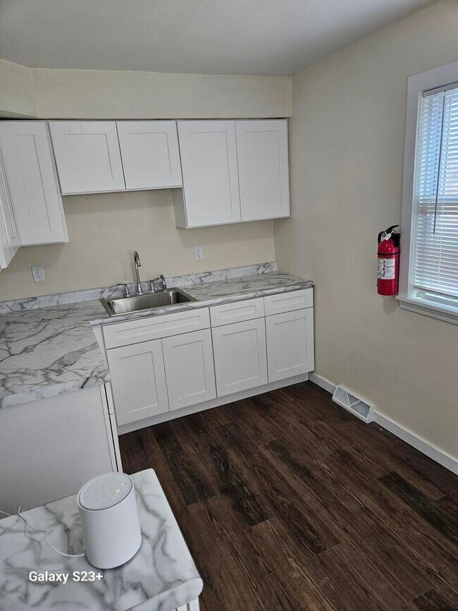 Building Photo - Newly rehabbed home