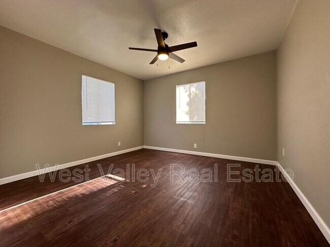 Building Photo - 303 Taylor St
