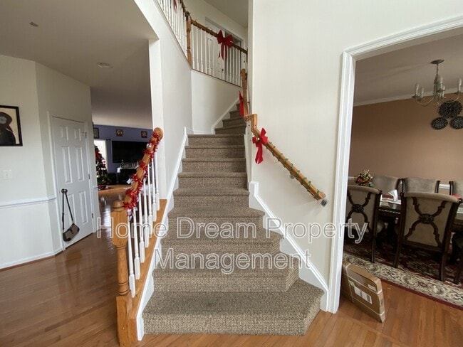 Building Photo - 11212 Katerina Dr S