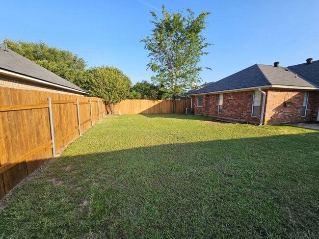 Building Photo - 5901 Pampus Ln