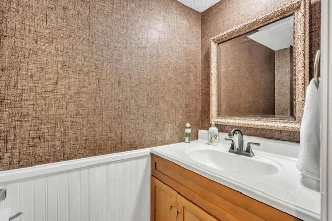 Building Photo - 87 Briarview Cir