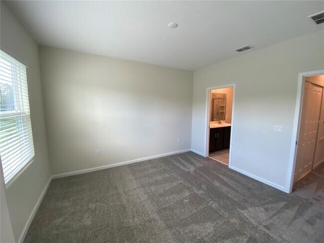 Building Photo - 9360 Tecumseh Dr