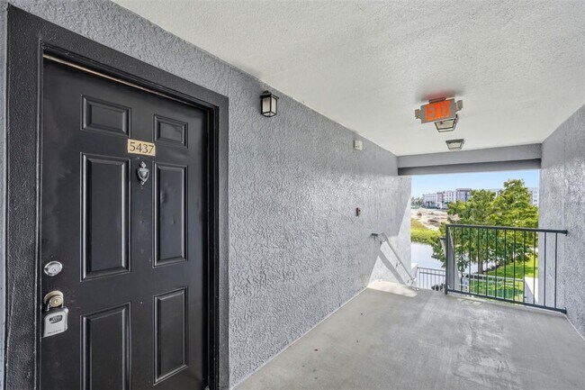 Building Photo - 3702 Palm Desert Ln