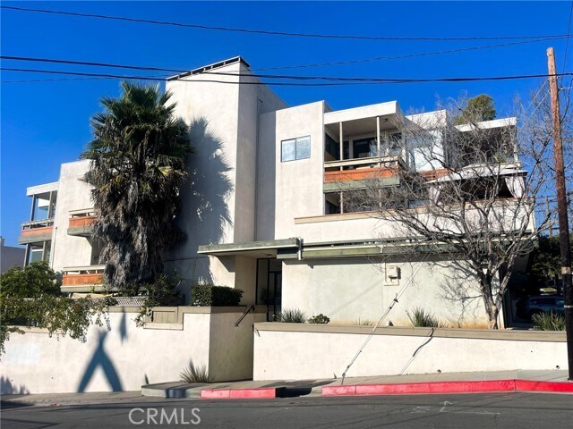 Building Photo - 2575 E 19th St