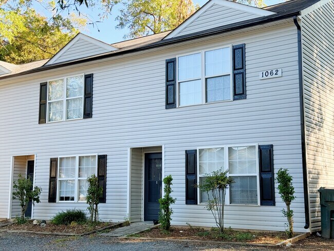 Primary Photo - 1062 Ebenezer Avenue Ext