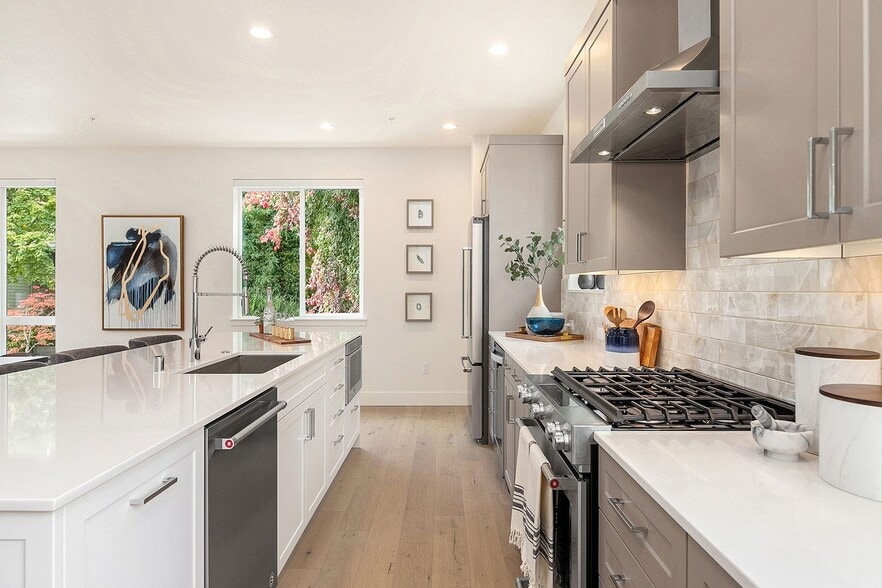 Building Photo - 9619 Thorsk St