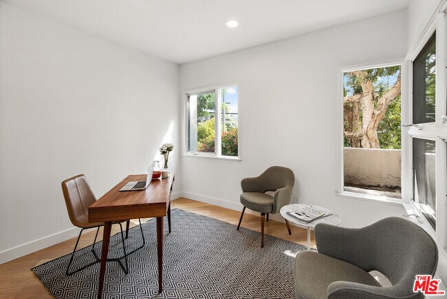 Building Photo - 2913 3rd St