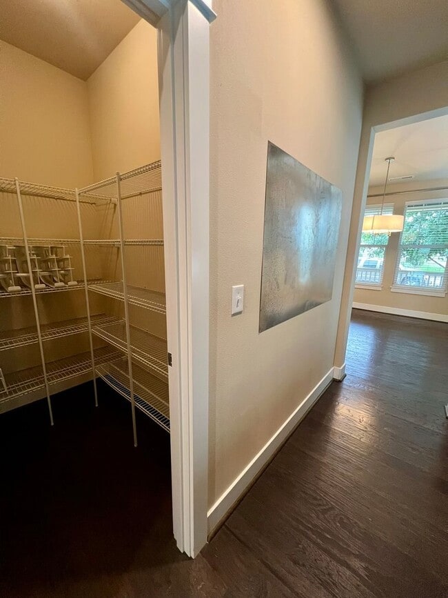 Building Photo - Large 5 Bedroom Home in Tumwater