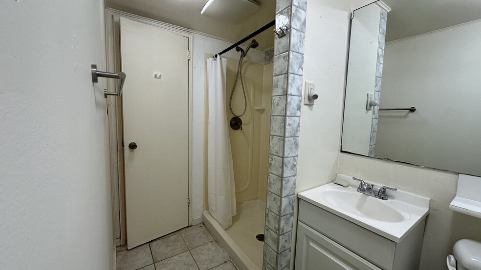 Building Photo - 11423 Schuylkill Rd