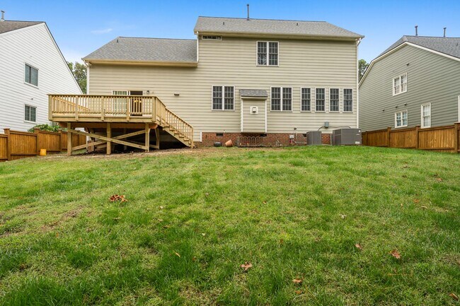 Building Photo - Gorgeous 4br/3ba Two Story House w/ Fully Fenced Backyard!