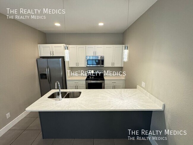 Building Photo - 211 Bedford Dr