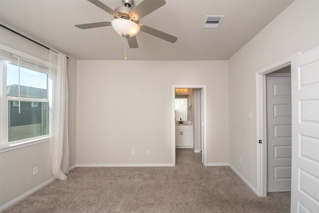 Building Photo - 16018 Oregon Oak Dr