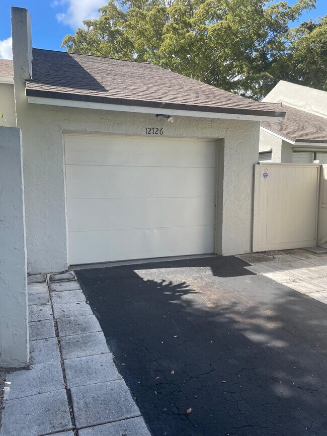 Building Photo - 12726 Spinnaker Ln