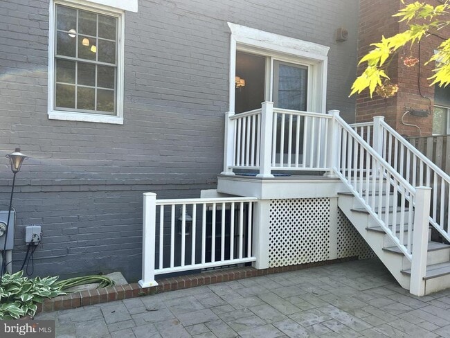 Building Photo - 907 Green St