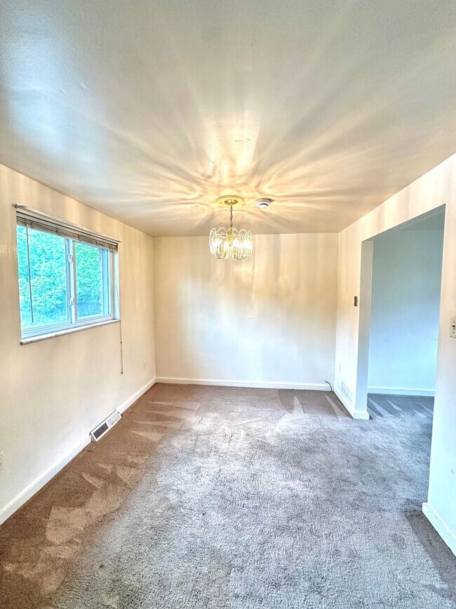 Building Photo - Well-Maintained 2 Bed, 1 Bath Townhome in Munhall - Central AC & Heat, Integral Garage - Availabl...