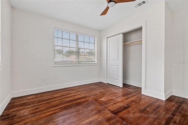 Building Photo - 2202 N Glen Ave