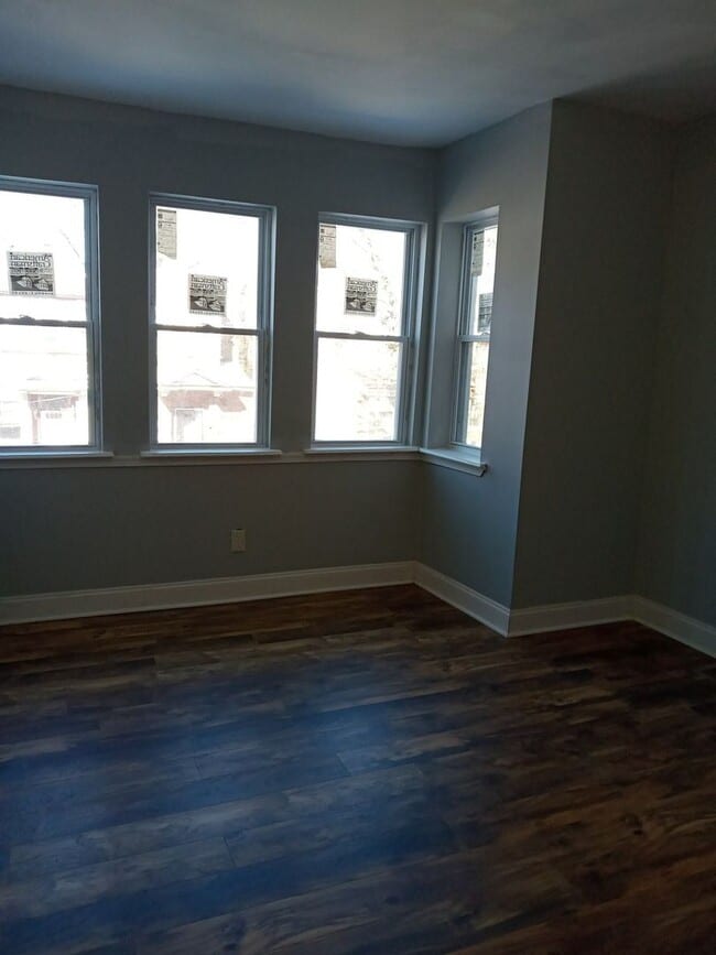 Building Photo - 5822 Hadfield St