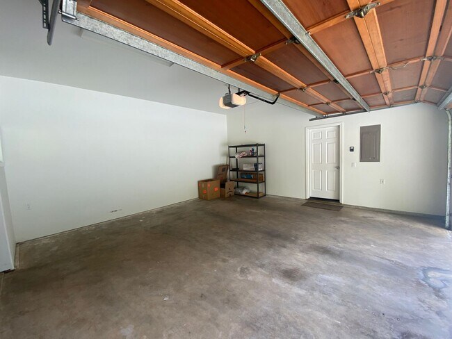 Building Photo - Kamuela Heights