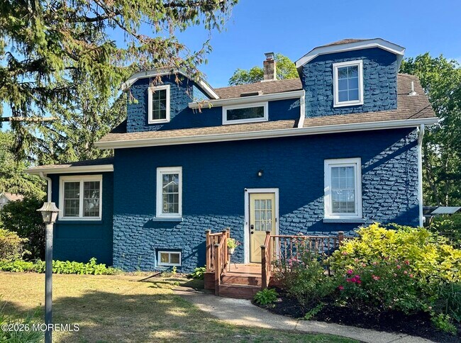 Building Photo - 36 Bayberry Ave