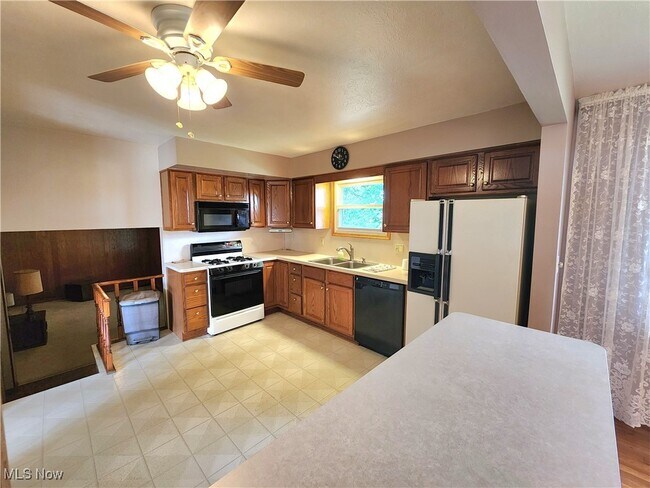 Building Photo - 2908 Bowmen Ln