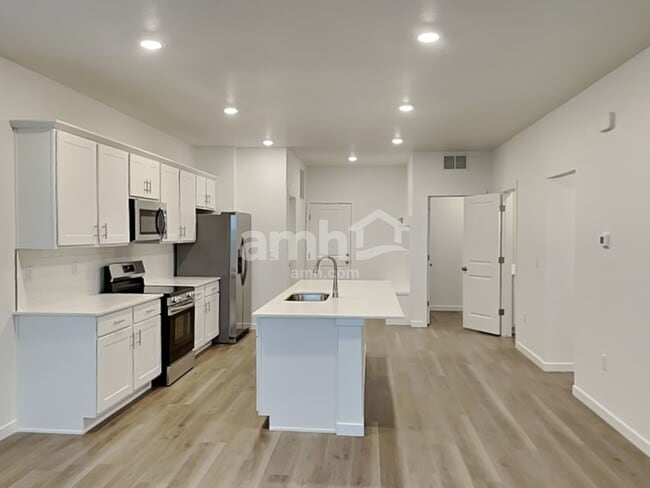 Building Photo - 26155 E Calhoun Pl