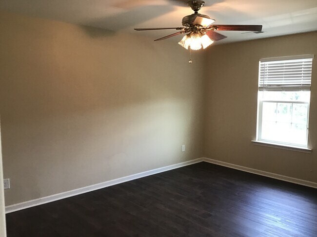 Building Photo - 1613 Deer Meadows Dr