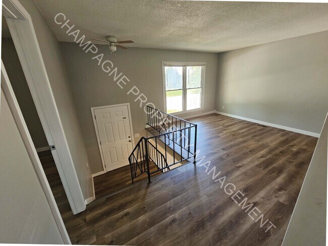 Primary Photo - 1307-1309 N Arrowhead Ridge