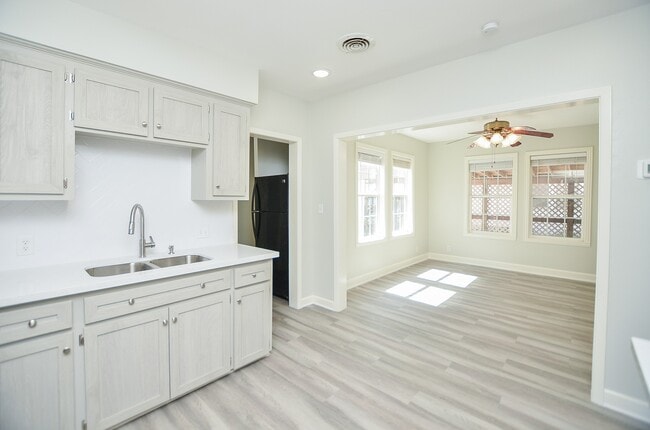 Building Photo - 1613 Mulcahy St