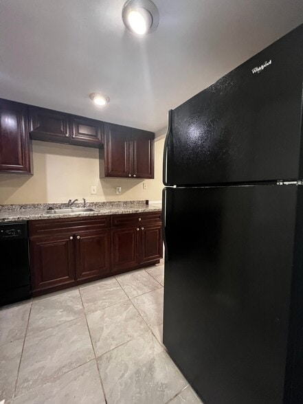 Building Photo - 6468 Parton Ct