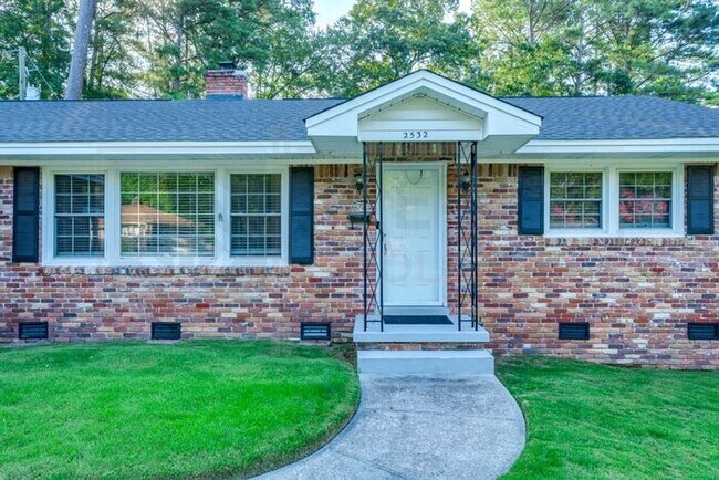 Building Photo - Home Available in Forest Acres